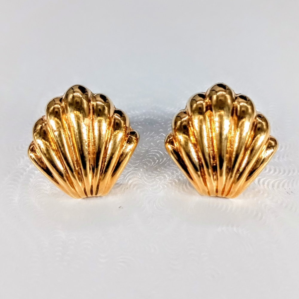 Vint. Trifari Shell Earrings NWT